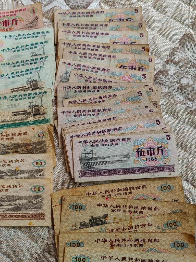 还记得父辈的铁饭碗吗？
1986年取消接班制，一夜打破世袭梦。
从此，拼爹不如拼