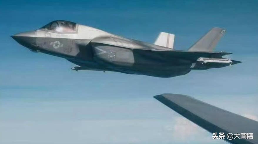美军F-35隐形战机躲过一劫！
综合媒体消息，美军一架F-35隐形战斗机在伊朗上