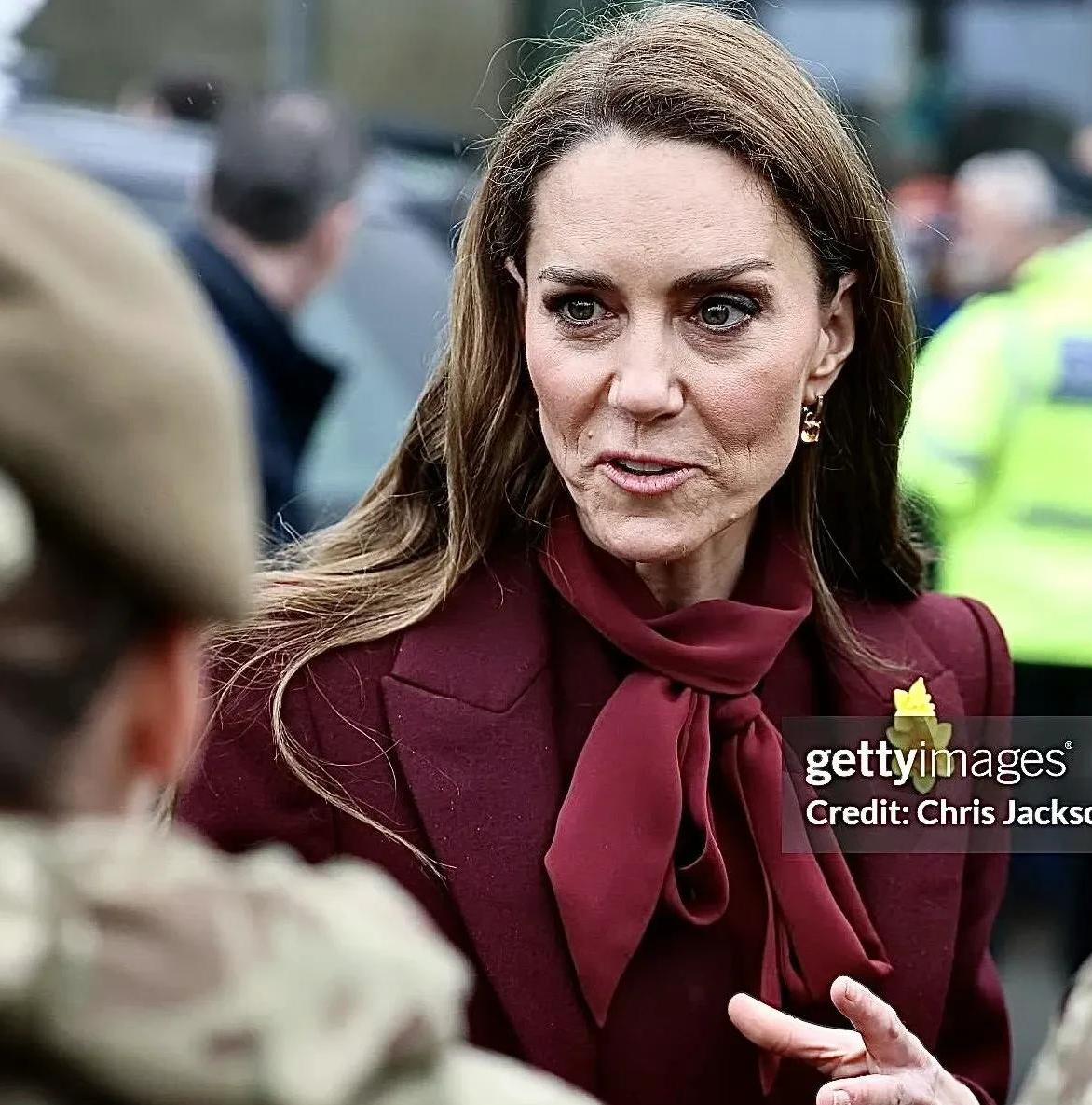 这才是凯特王妃的真实状态！最新露面断崖式衰老，面色苍白瘦成皮包骨，脸上笑出好多褶