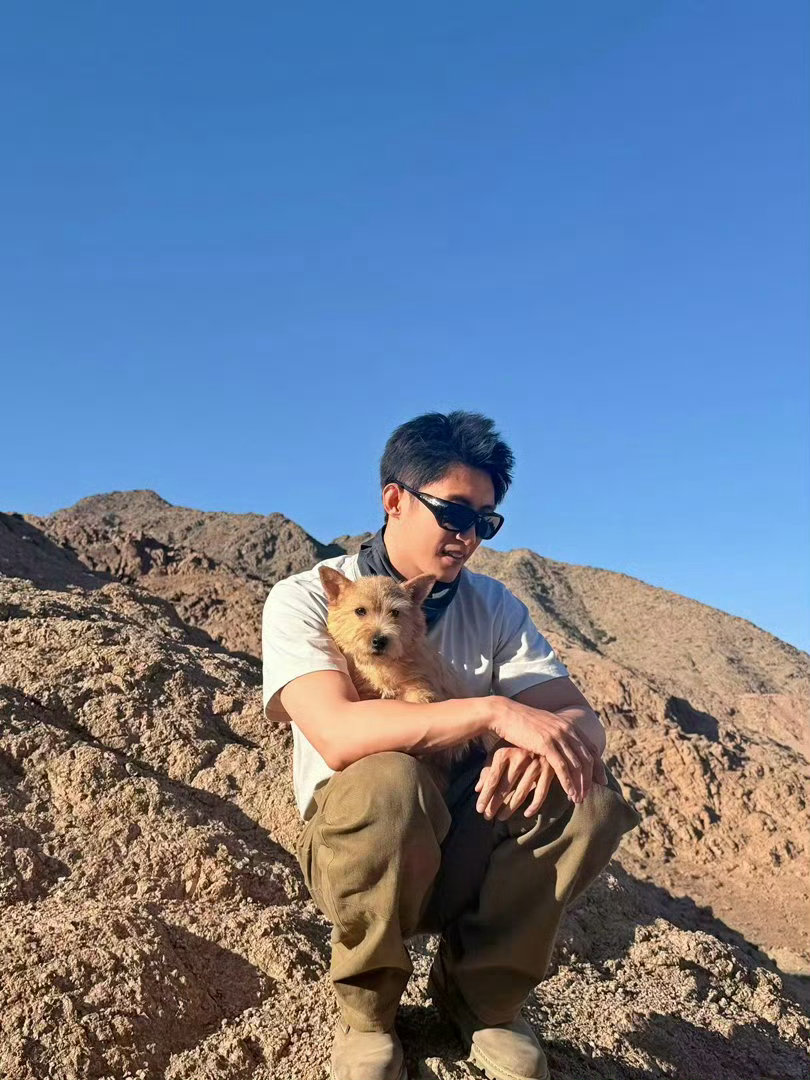 黄景瑜黏狗程度belike原来有分离焦虑的是黄景瑜 救命！黄景瑜去米兰时装周还揣