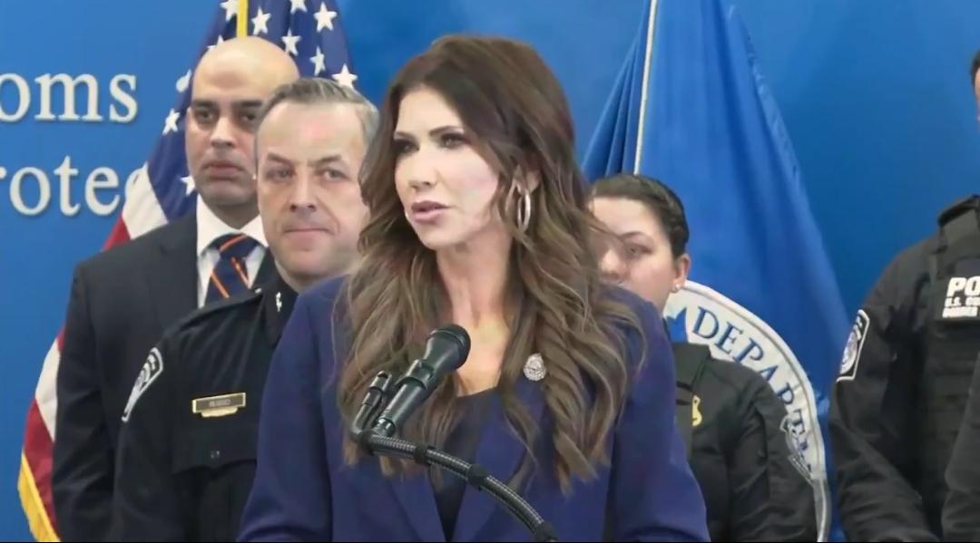 🚨 突发新闻：国务卿克里斯蒂·诺姆宣布，在特朗普总统的领导下，已有260万非法