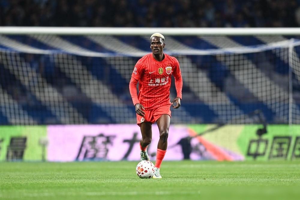 22岁天才中场，身价千万，却在场上散步。海港新援让-克劳德，用一场比赛就撕碎了所