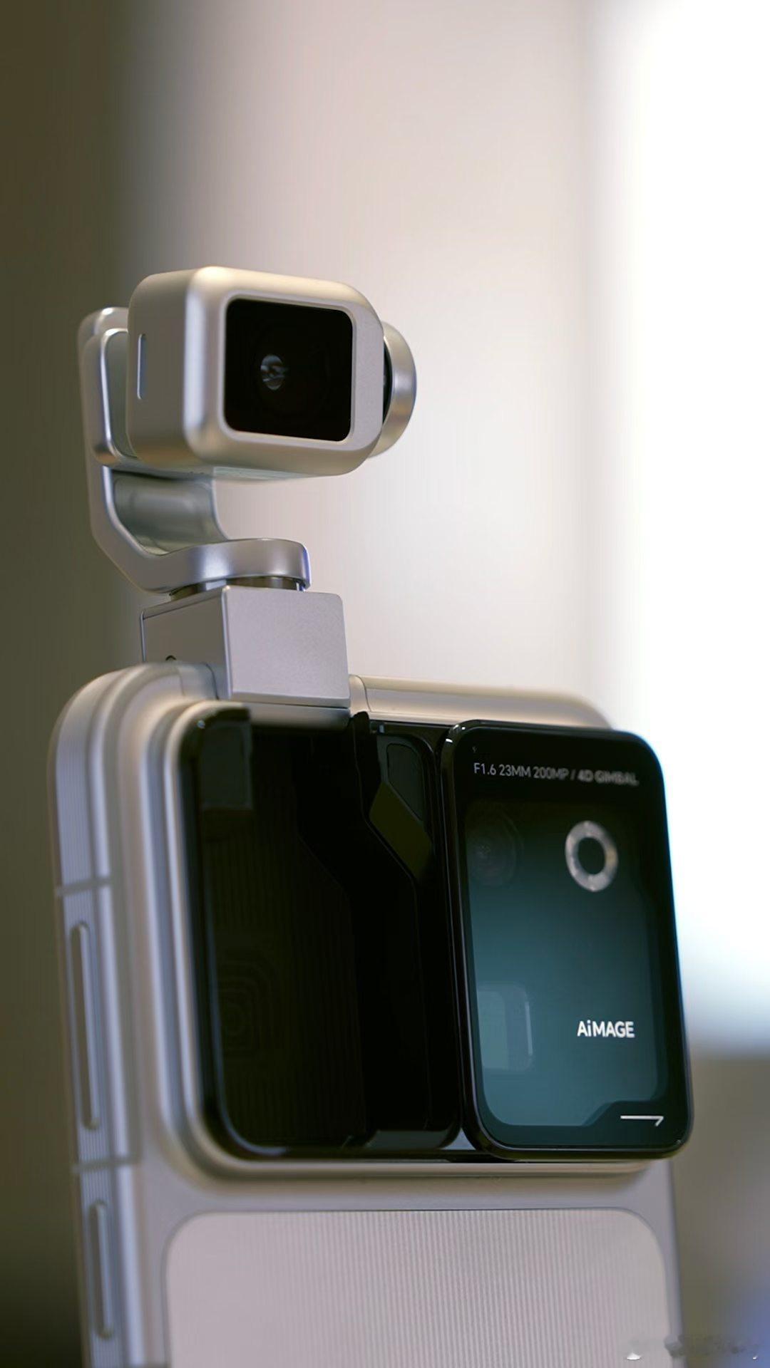 荣耀 Robot Phone终于来了！更高级的AI手机形态据说这款手机核心屏幕由