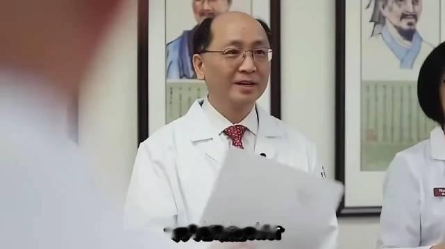 《令人心动的offer8》医学季风波持续发酵。实习生“盲猜病灶”、轻视病历、履历标签被过度渲染等内容