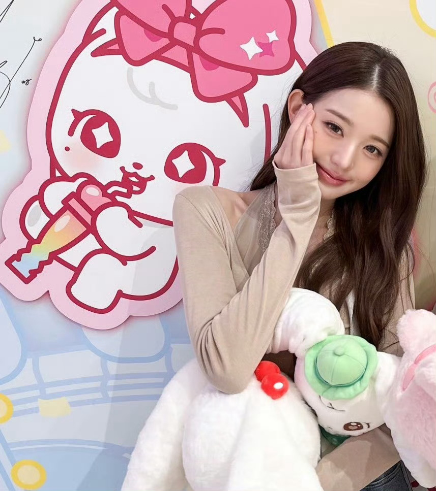 张元英  图片中有两张萌兔🐰 