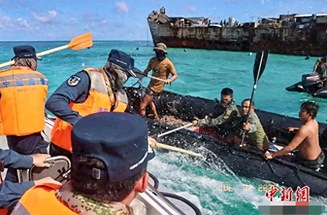 发现一个很诡异的现象，
咱们在南海、钓鱼岛这些地方跟人对峙，好像总在纠结“谁先动