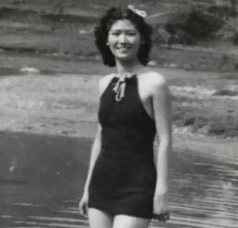 1914年，31岁的阎锡山，娶了14岁的小妾，洞房之夜，阎锡山对小妾说：“你躺下