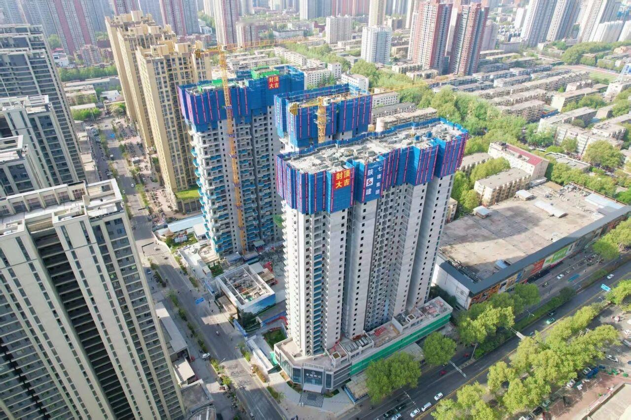 快讯！近日，西安新城区的新城城更·东方雅筑项目（幸福林间）主体结构迎来全面封顶，