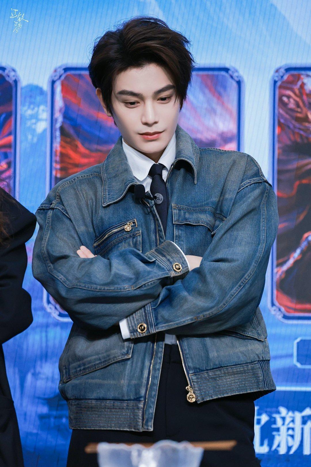 丨丁禹兮南部档案丨丁禹兮张海虾大梦一场归故里，故里草木深，不可知新春。