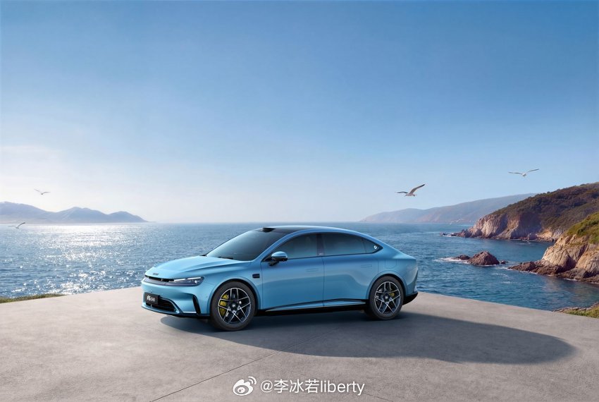 smart精灵6号全新配色来了"smart蓝"这个饱和度蓝不常见需要一台个性的车