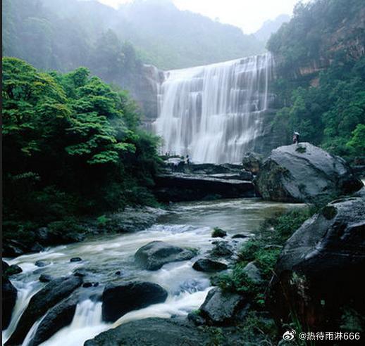 【十丈洞景区】十丈洞景区，又名赤水大瀑布景区，距赤水城区39公里，面积30平方公