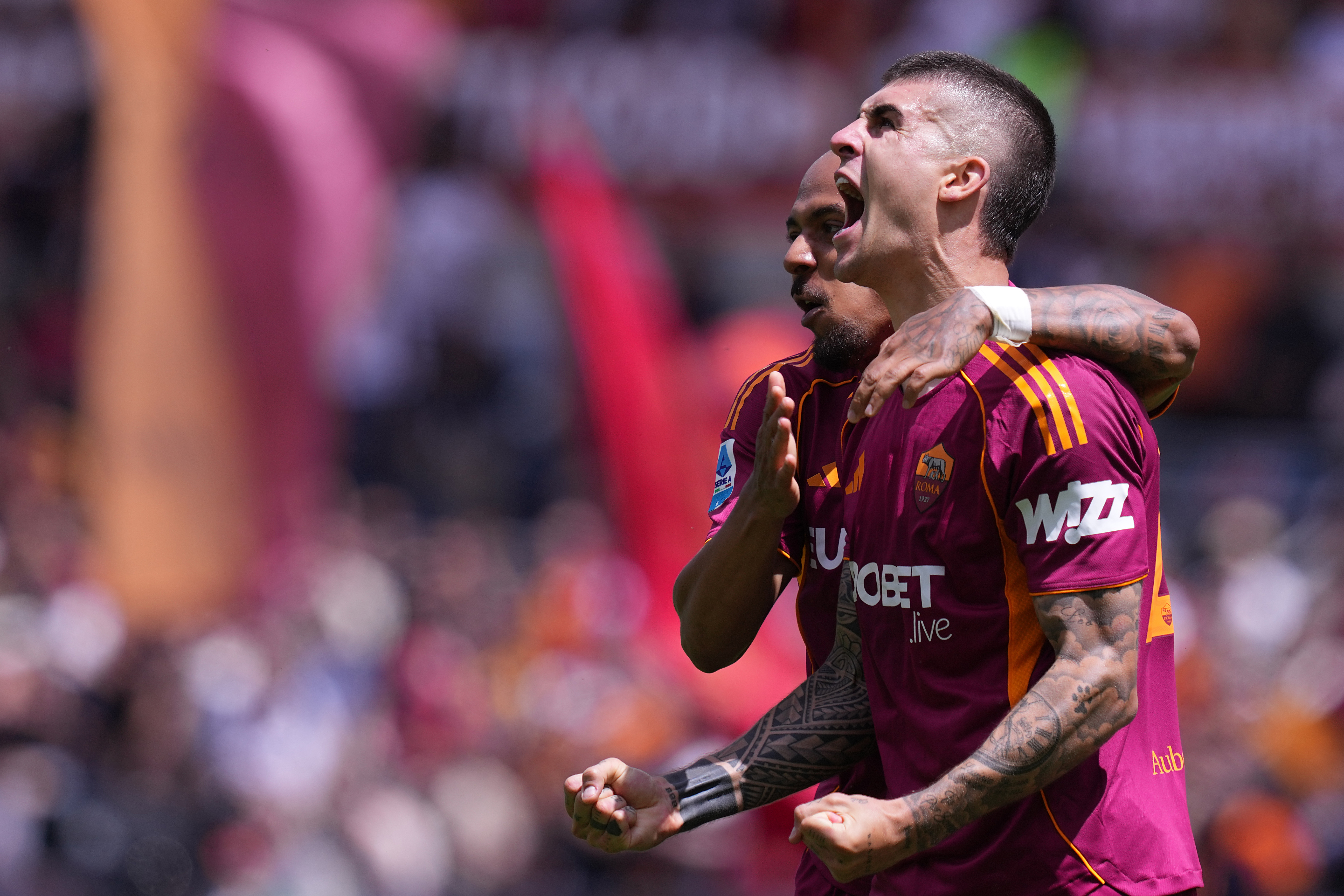 ⚽️⚽️ 詹卢卡·曼奇尼在对阵拉齐奥的比赛中梅开二度，成为了罗马德比 历史中首位