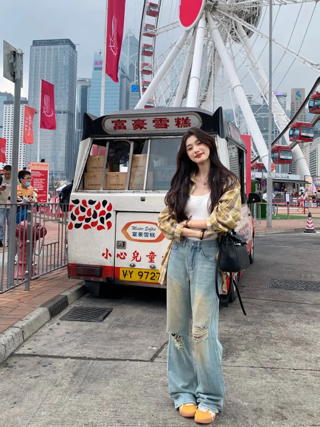夏日的格子衬衫。