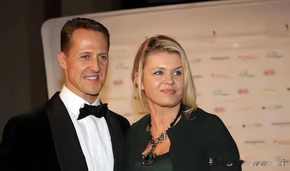 今天从网上看到的最好的消息莫过于迈克尔舒马赫已经可以坐在轮椅上。自从2013年1