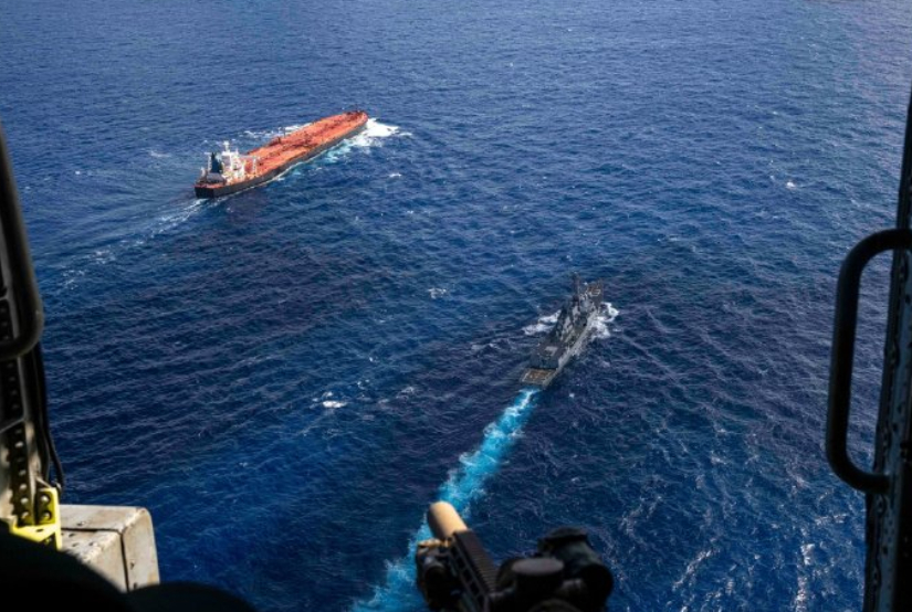 2月15日，在印度洋上，美军又抓扣中方一艘油轮！当天下午，一艘悬挂巴拿马国旗、由