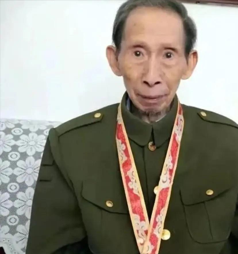 1956年，中南大学前身中南矿冶学院学生王明健在毕业前一天，突然被两名没有任何军