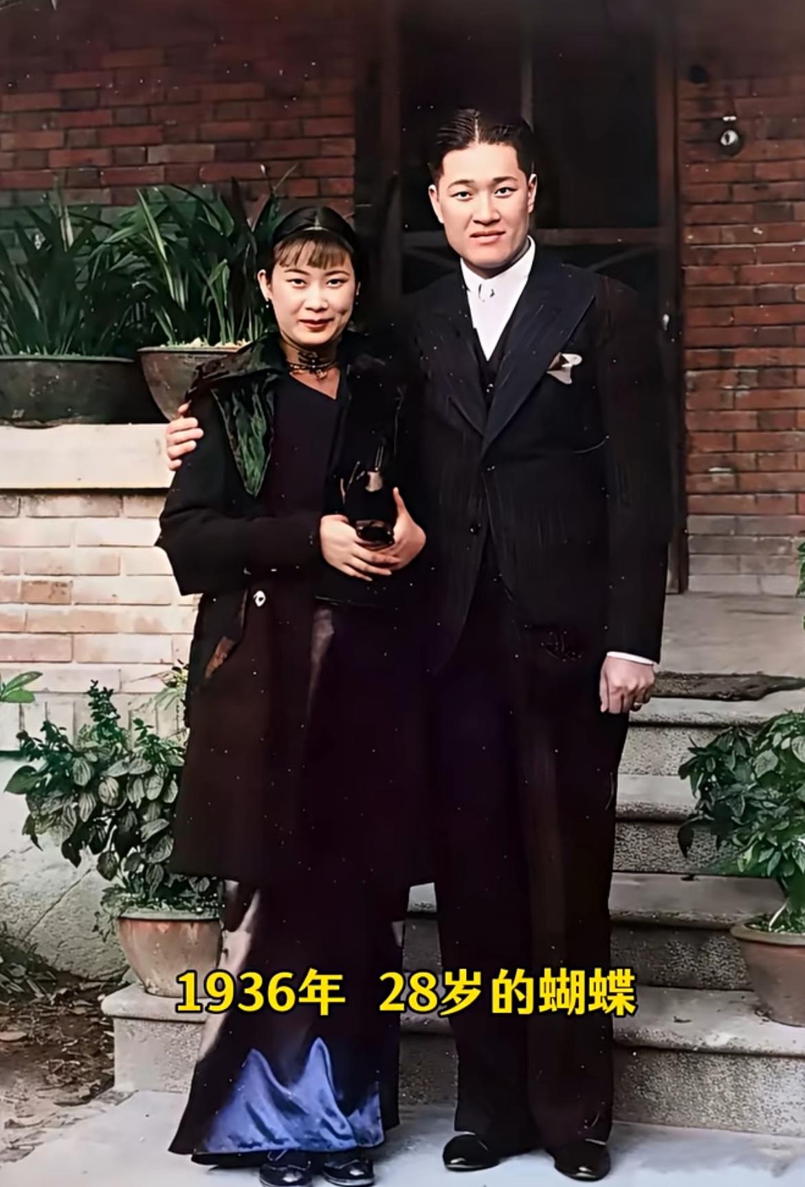 这是28岁的胡蝶与丈夫潘有声的罕见合影，一位是有着“民国第一美女”之称影后，一位