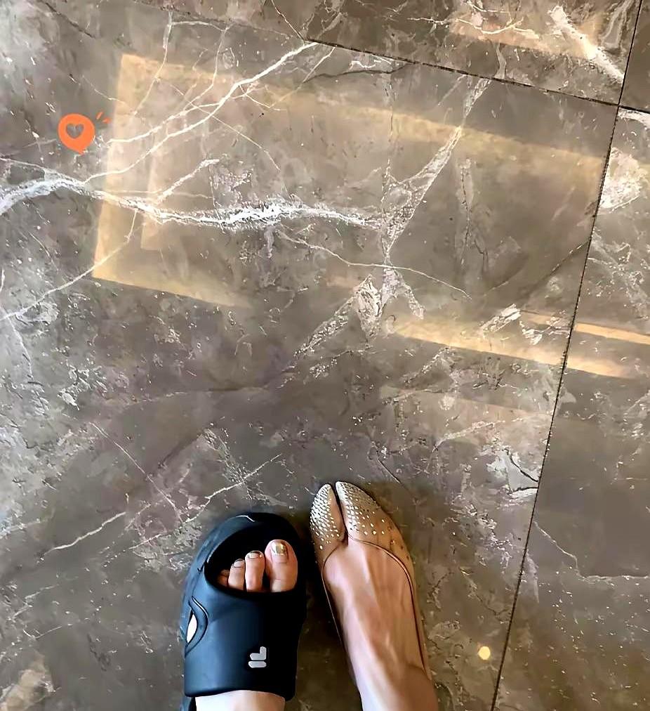 “踩屎感”把作者瞬间收编，说明分趾鞋靠的不是颜值，是足底投票。

15世纪日本工