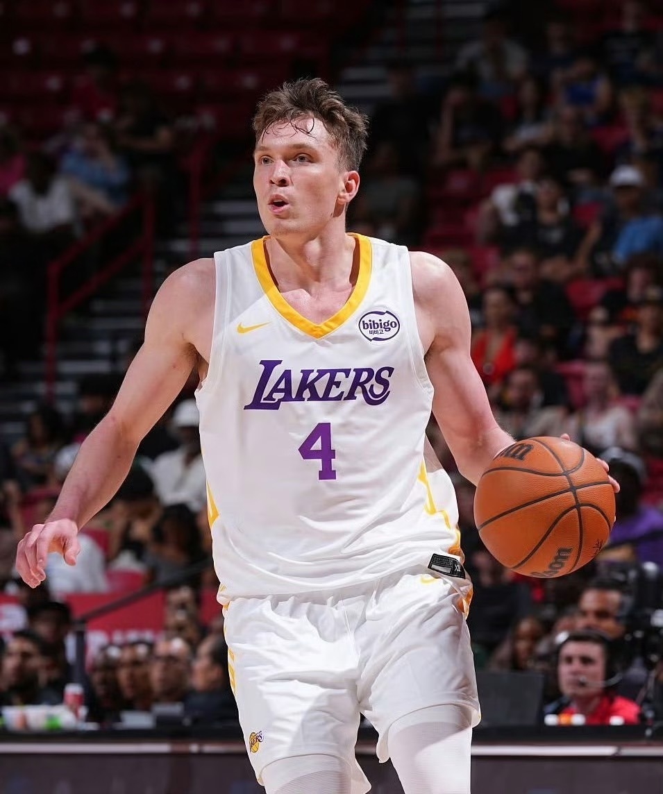 NBA今天湖人这替补席，全场9分八村塁：4中1，3分范德彪：4中3，6分文森特：