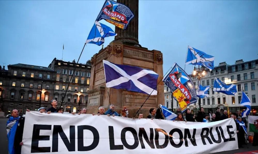 英国人明明很擅长玩政治，为何越玩自己越弱小？说句不好听的，英国只会耍一些小阴招，