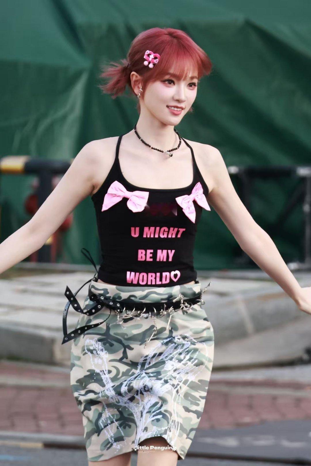 黄灿灿一公发言太可爱了 刚表演完就绷不住掉眼泪，抽抽搭搭说大实话：原来站舞台上真