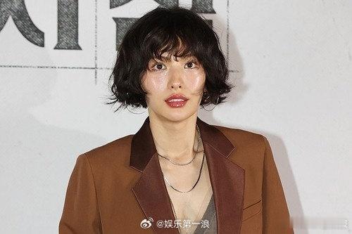 林珍娜起诉劫匪 林珍娜以诬告罪起诉了一名曾闯入其住宅实施抢劫的男子。所属公司官方