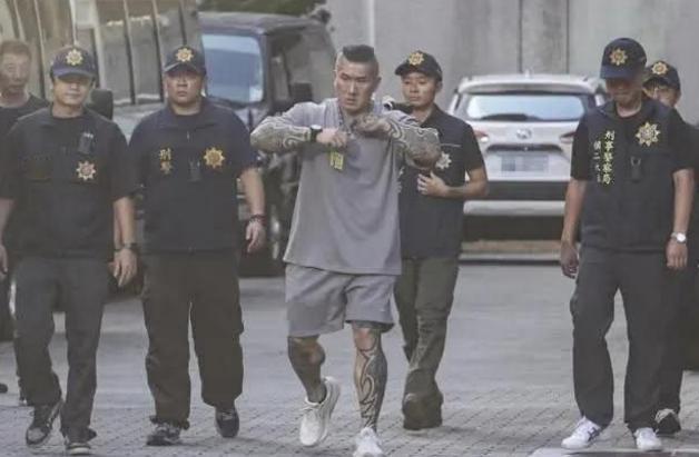 台湾网红馆长发文透露，他真的被赖清德给侦办起诉了，因为之前馆长在直播时候提到了“