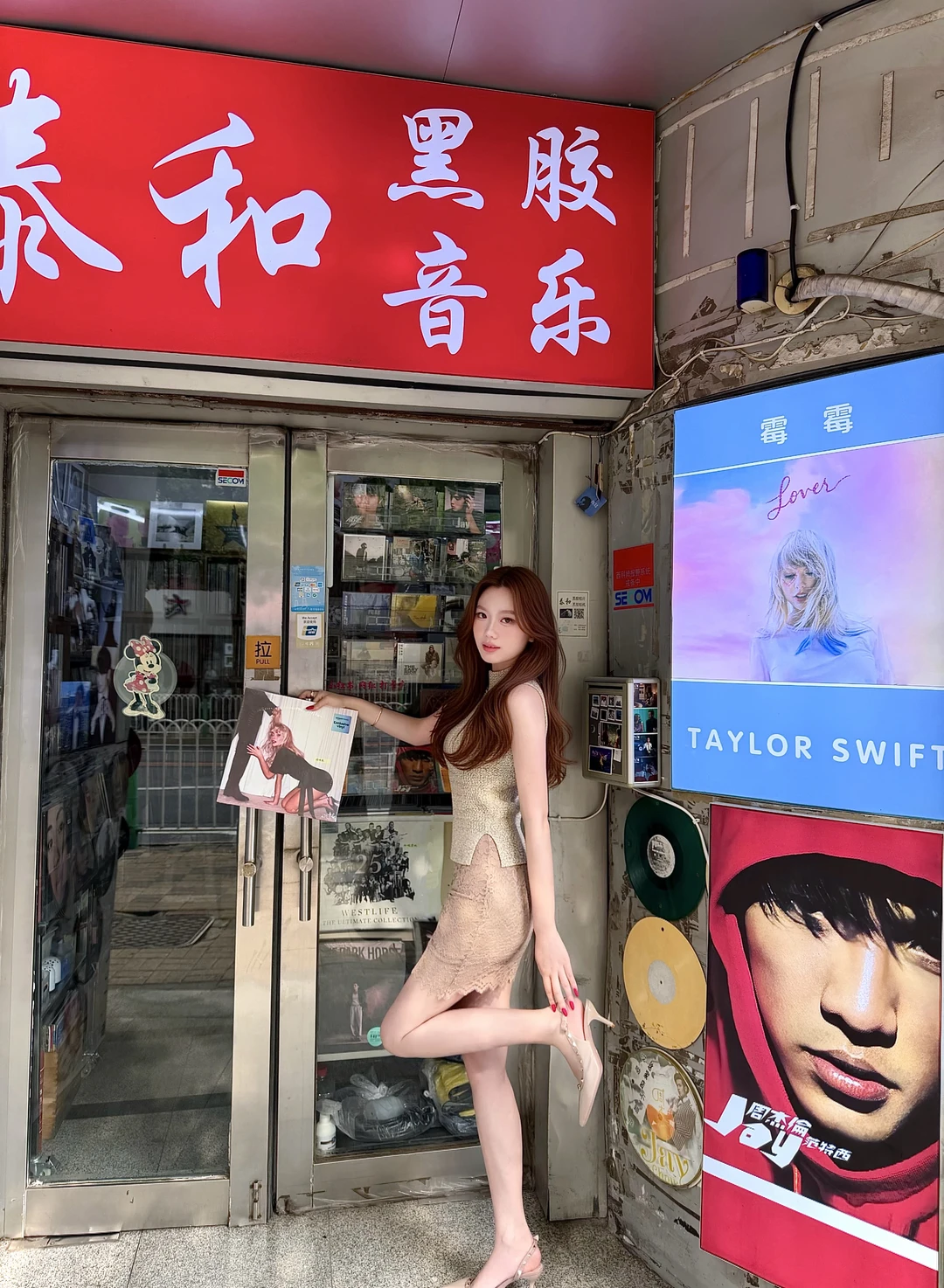 我可以给你打电话吗 这里有好听的音乐耶