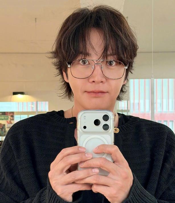 好久没见张根硕了。 
人略有发福，但并不严重。
毕竟之前得过一场病，如今的状态也