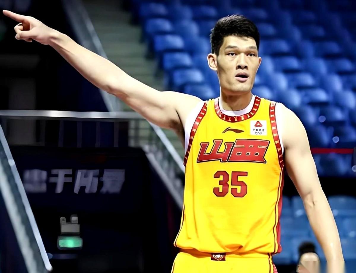 我真没绷住，差点把手机笑飞了。
34岁的葛昭宝，还在CBA的“潜力赛”上挥洒汗水