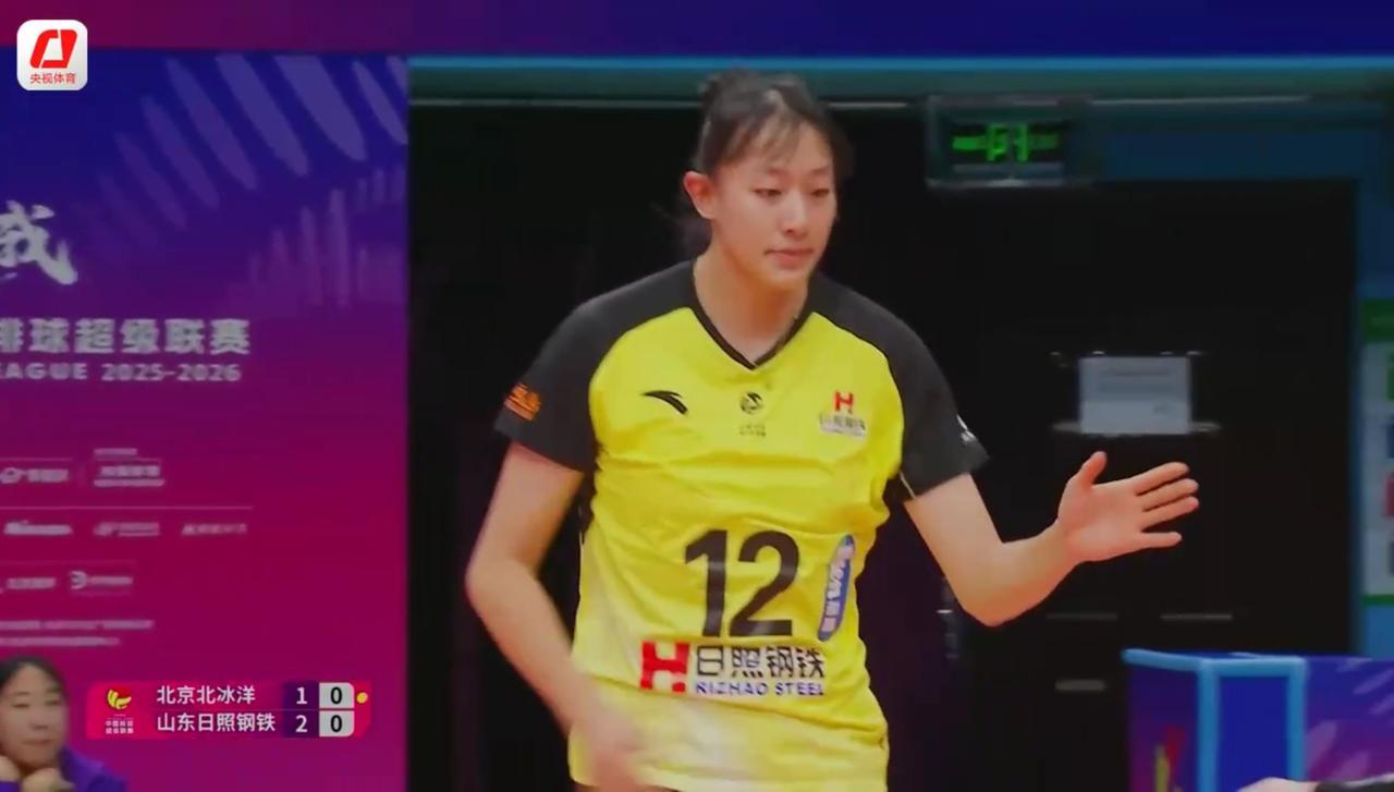 山东女排大比分2:1领先北京队，目前正在进行第三局的比赛，比分5:5平！