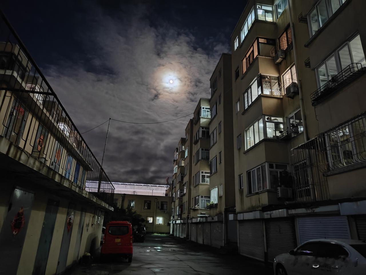 别再乱治失眠了！真正让你睡不着的，就这5个原因
 
你是不是也这样：躺下翻来覆去