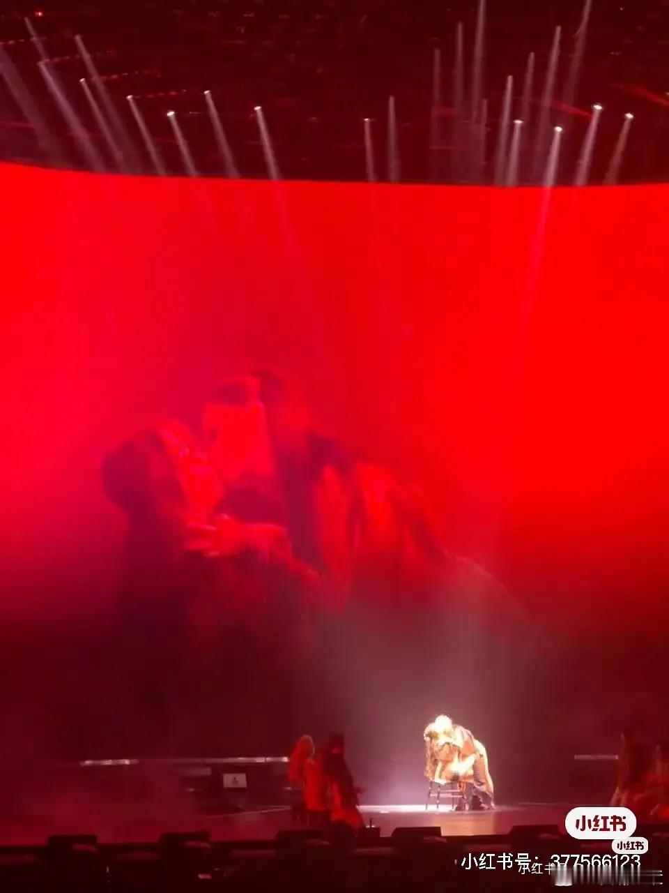 舒心生日会。   不是借位？好像真亲啊 