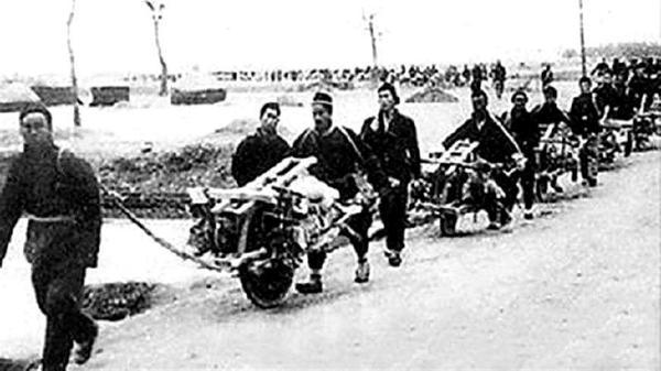 九台十位烈士，九个拿枪，他拿扁担



1947 年 2 月，吉林德惠岔路口，东