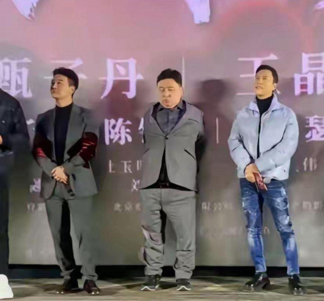 穿衣挺有特点的