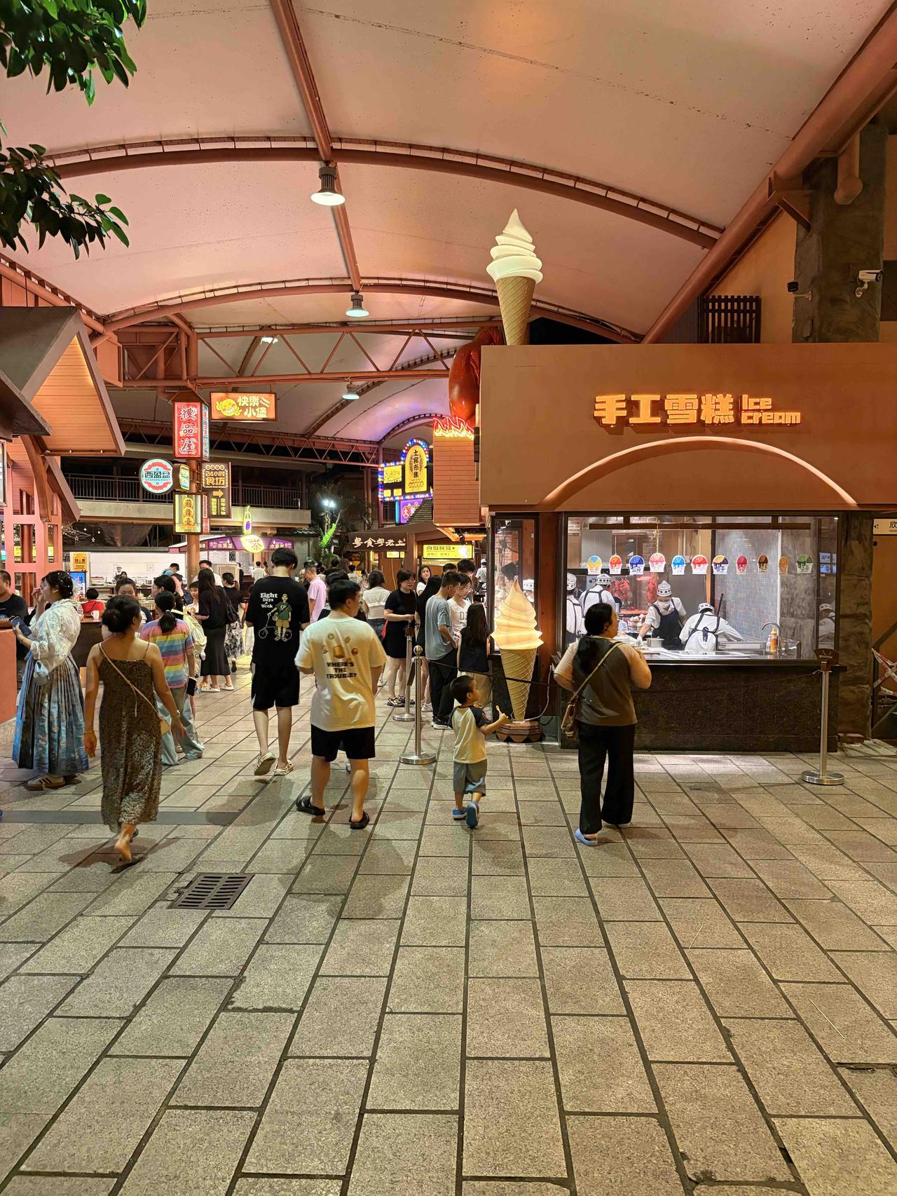 年轻人要闯一闯北上广才有出息吗?
不一定。

家里几个亲戚在外面大城市，到了快4