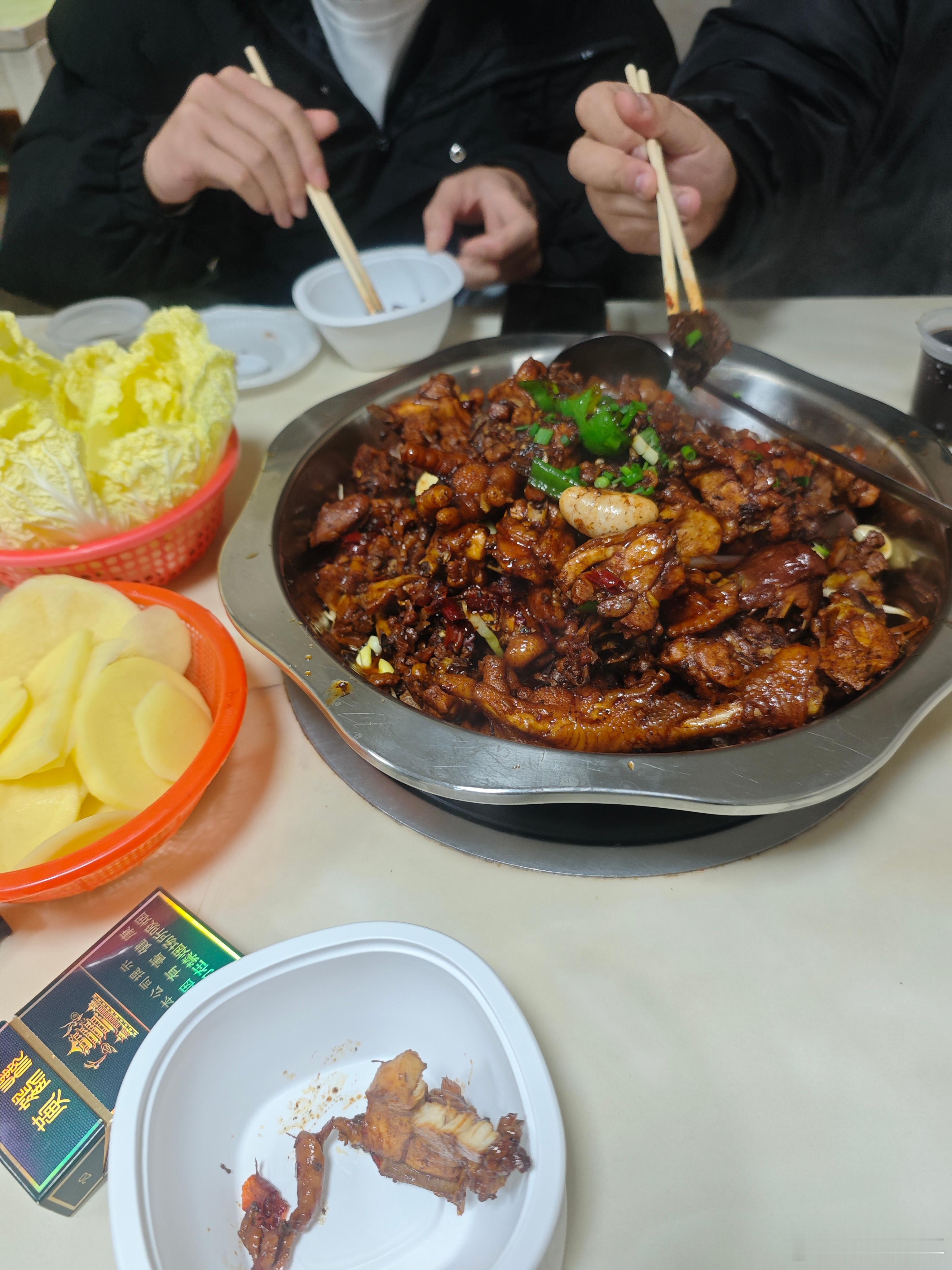 这个松滋鸡是真可以 上次吃这么好吃的鸡还是在山东吃的炒鸡我觉得鸡肉比猪肉好吃一些