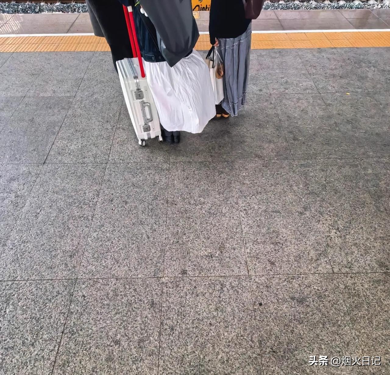 我们这一生非要羡慕别人吗

当我十七八岁时羡慕那些开车的人，可真当我自己开上车后