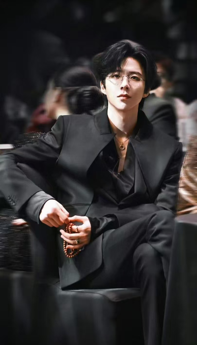 ｜ ｜， 闭上眼，感觉整个世界只剩下你的声音₍˄·͈༝·͈˄*₎◞ ̑̑   刘