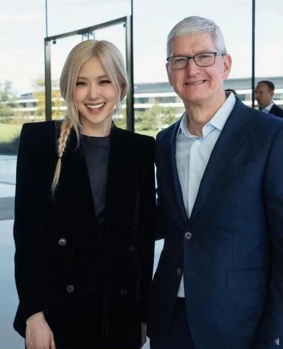 朴彩英Apple合作朴彩英登上Apple苹果官方IG唯一置顶，苹果发布会当夜就用