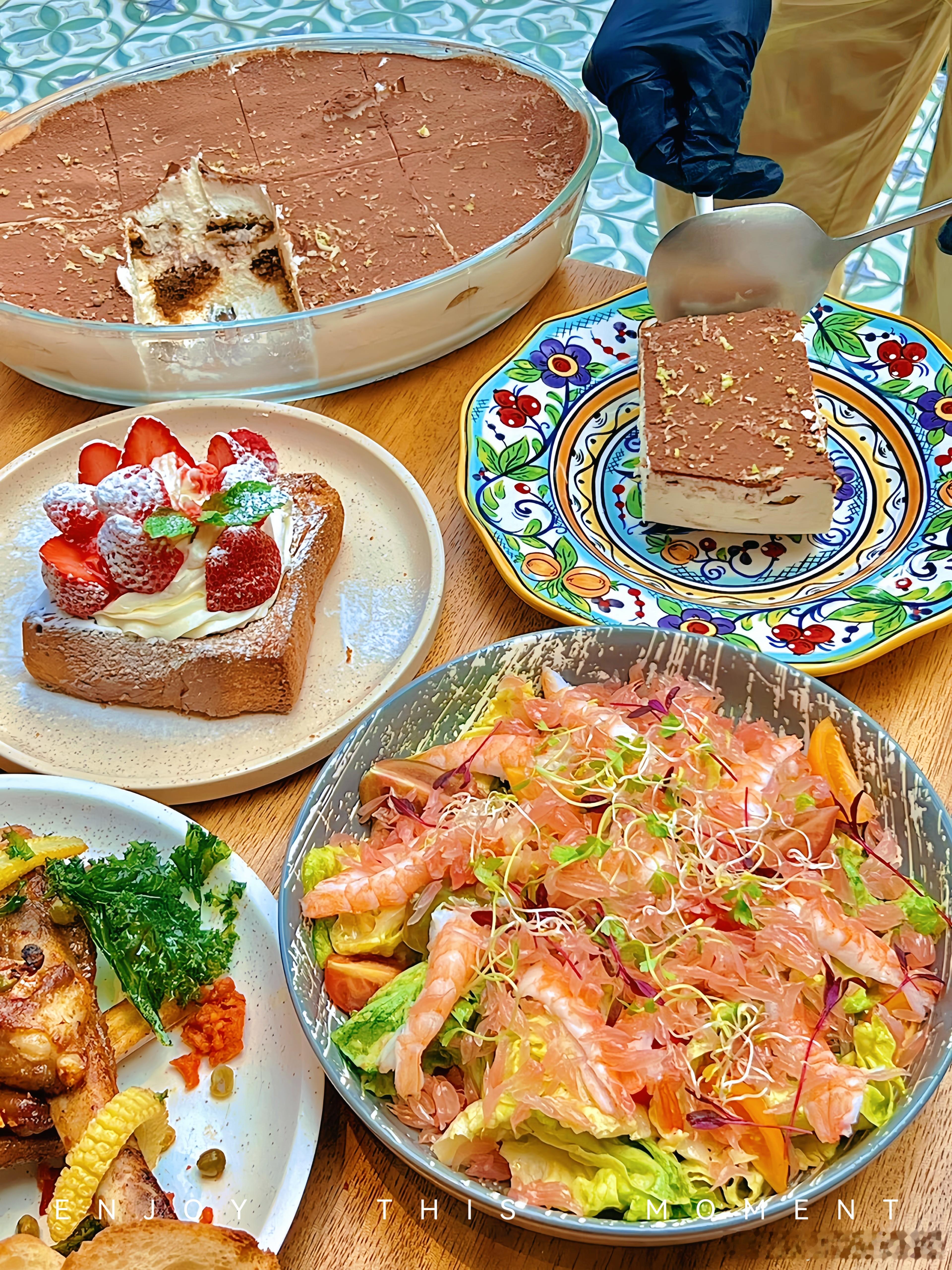  #探店指南# #我的美食日记# 分享今天的快乐巨巨巨好吃的意大利菜巨巨巨香哒窑