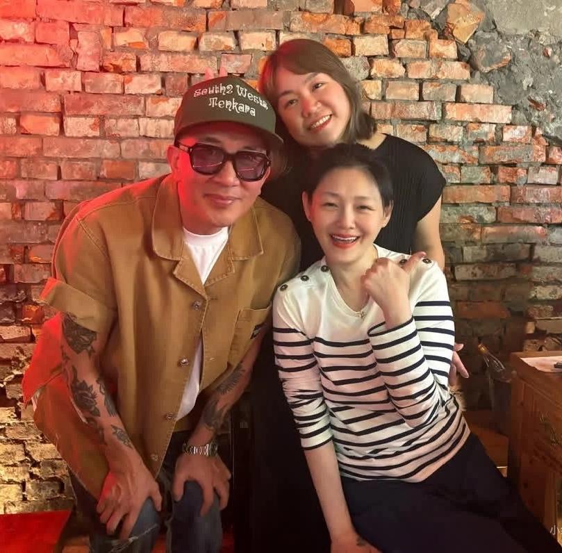 我感觉让一个完全不认识的后爸直接就住进来，和孩子生活一起就有点..... 感觉一