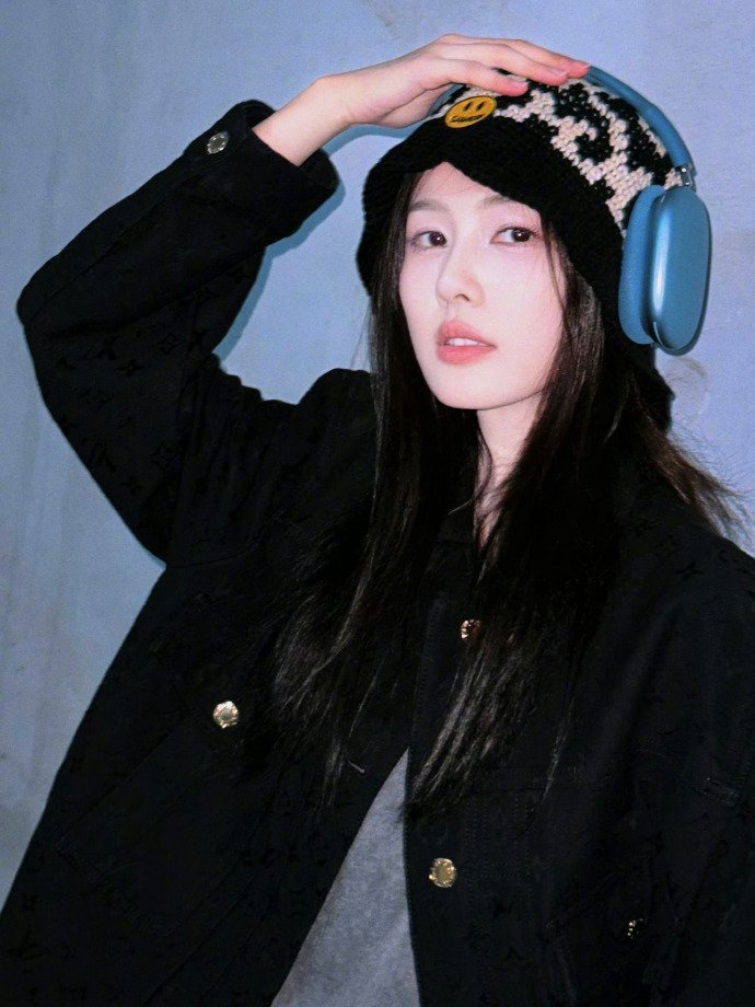 白鹿整两口白鹿说整两口就整两口奔跑吧前一秒还自信放话要整两口，下一秒就在海上沉浸