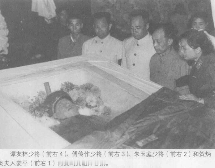 1960年7月1日，66年前的今天，独臂上将贺炳炎病逝在成都，他当时是成都军区司