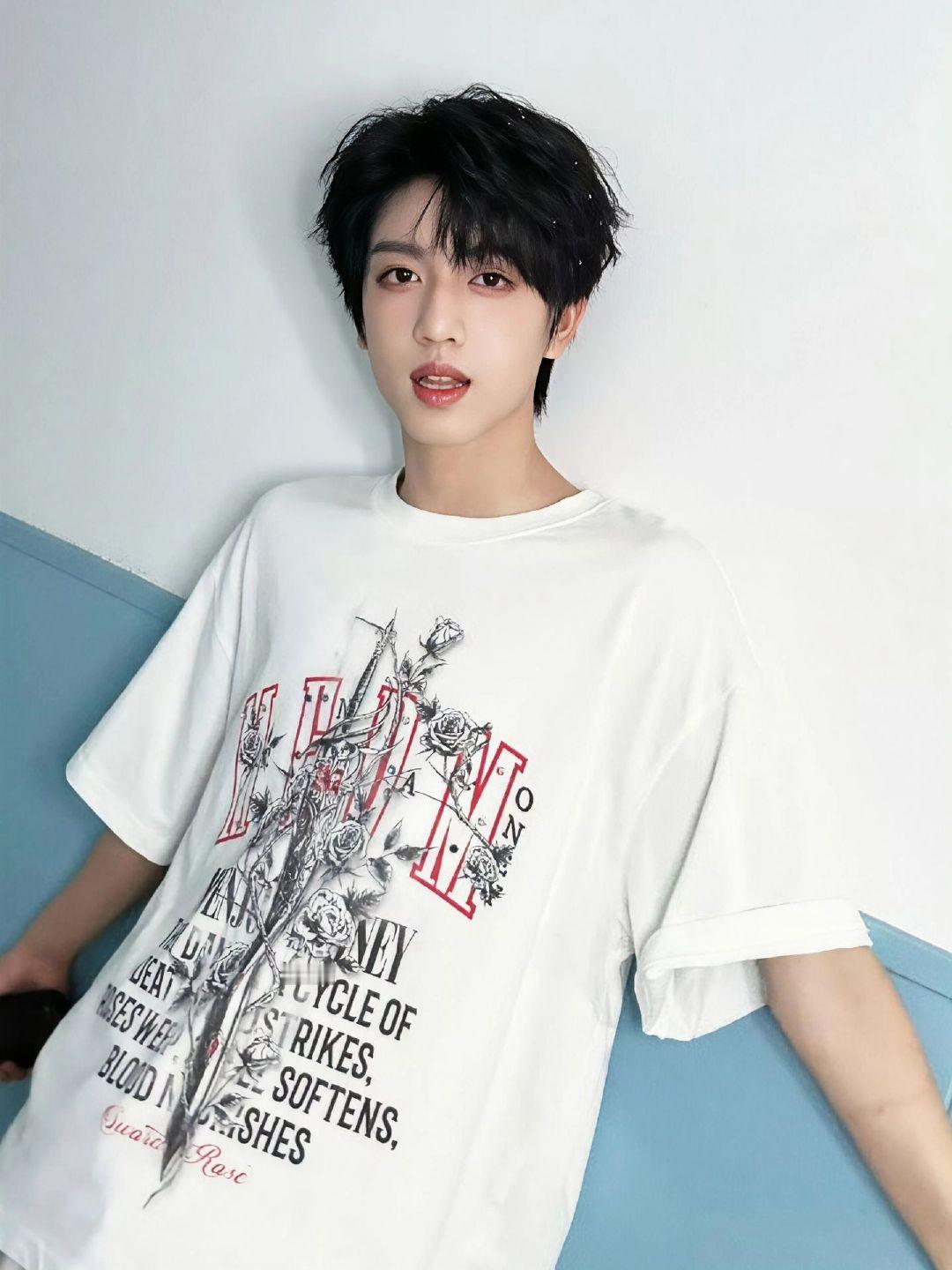 张桂源我们的少年时代2 张桂源我们的少年时代2，咱就说这个满分萌感的脸和这个超绝