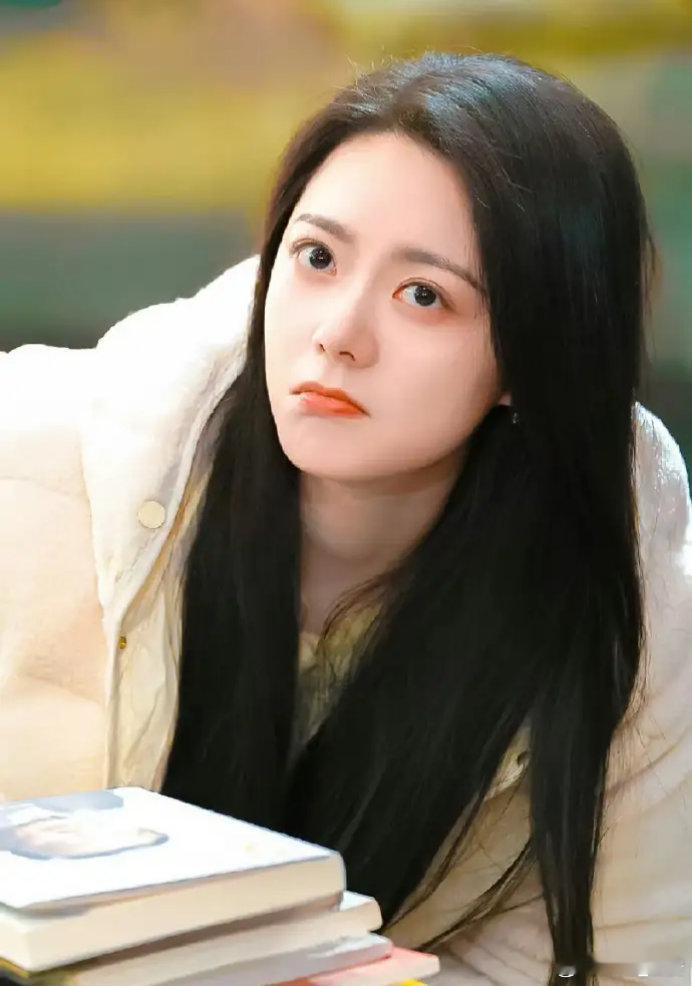 宋威龙第一次跟赵今麦拍戏，说了一句大实话，他说，赵今麦根本不是你们看到的那个样子