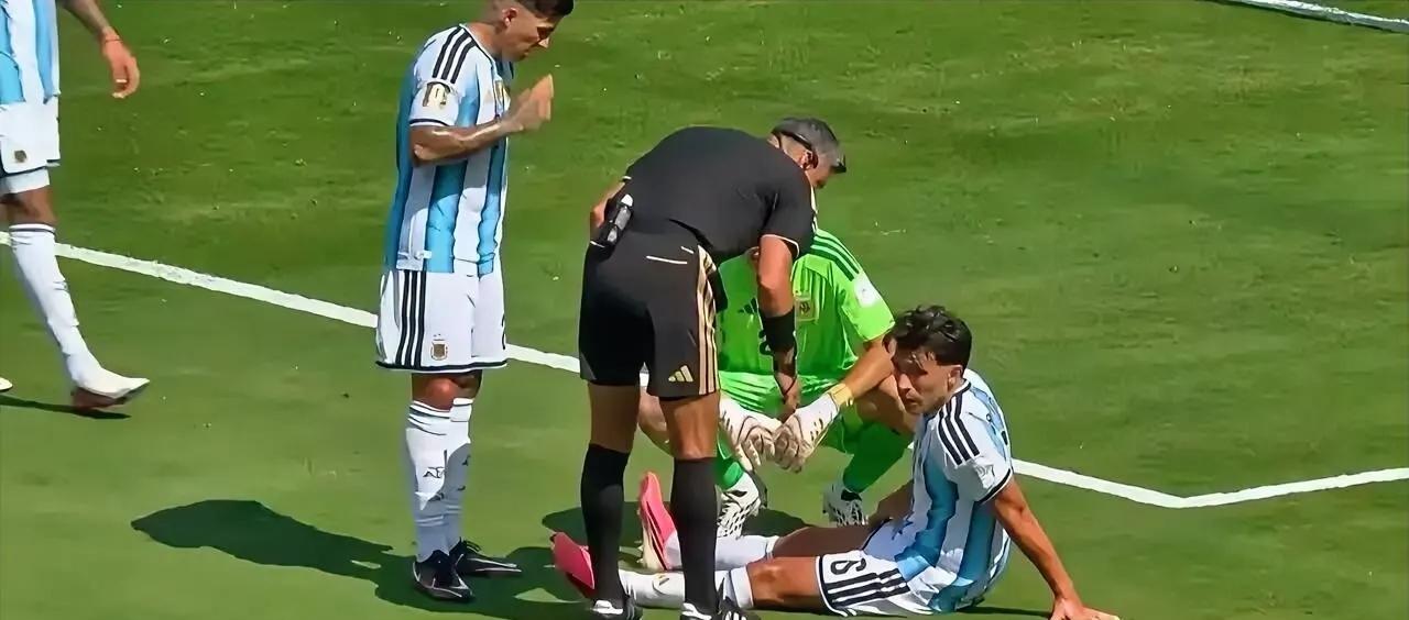 真是太离谱了！世界杯决赛阿根廷VS西班牙完全变成了两极分化的局面，西班牙在上半场