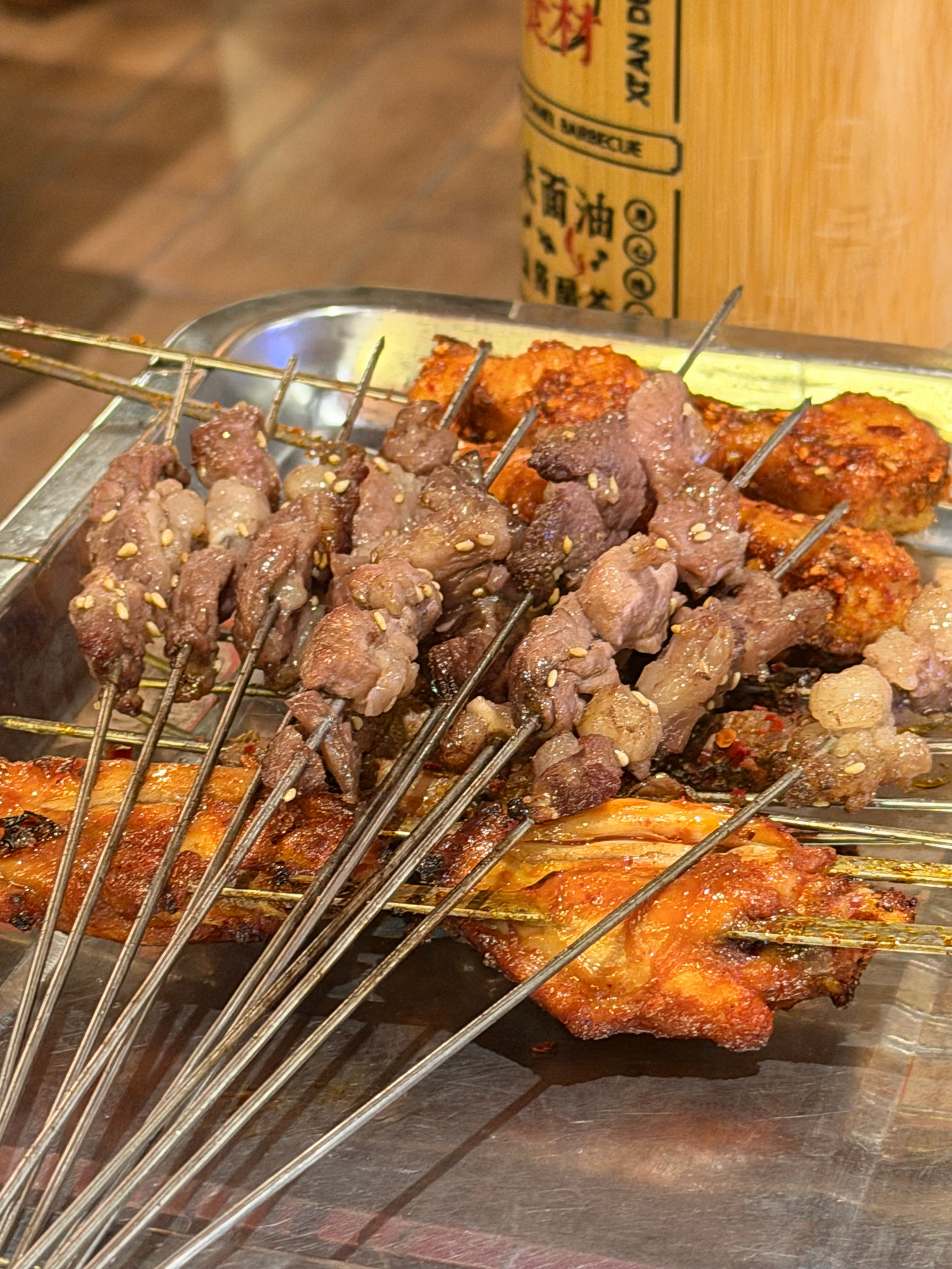 烤肉筋小香肠好吃得想叫蔡依林起床吃宵夜 