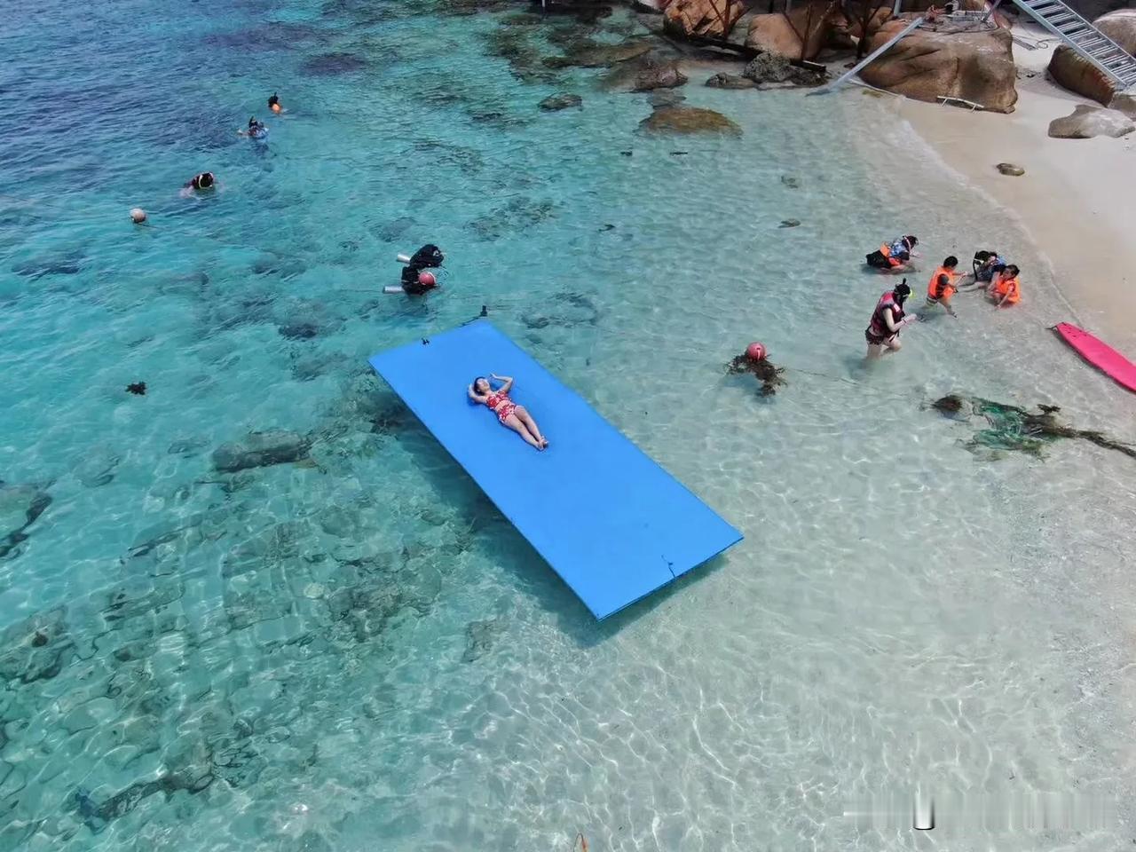 三亚有没有这种玻璃海？

三亚是有的，不过三亚看这种玻璃海的成本越来越高了。

