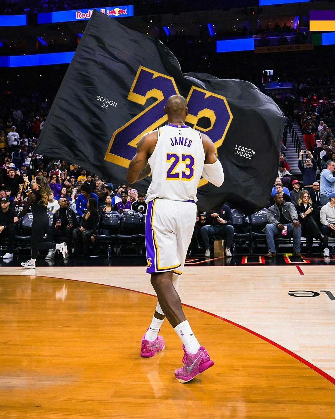 今日上脚  LeBron 21 “The World Is Your Oyste